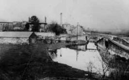 Abercanaid_Upper_QauyRowAndDock_c1910.JPG (146603 bytes)