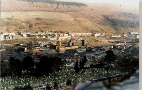 Aberfan_MERTHYR-VALE-COLLIERY_1989_WayneMorris.JPG (156599 bytes)