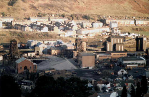 Aberfan_MERTHYRVALECOLLIERY_2_1989_WayneMorris.JPG (148520 bytes)