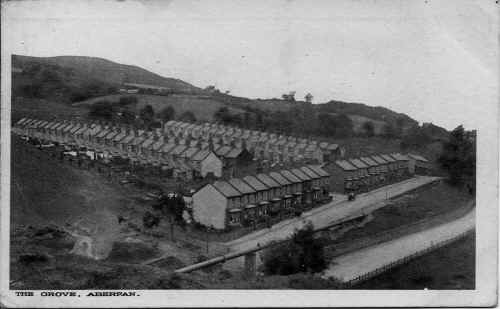 Aberfan_TheGrove_MrsThomas.JPG (212957 bytes)