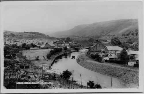 Aberfan_TheValley_MrsThomas.JPG (155720 bytes)