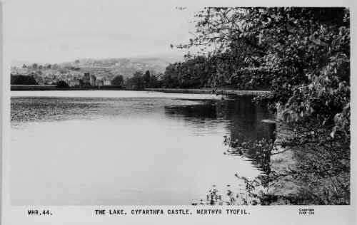 CyfarthfaCastle_TheLake.JPG (179275 bytes)