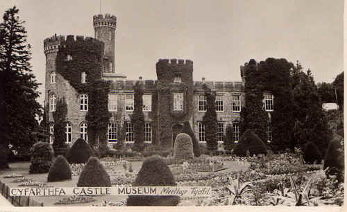 Cyfarthfa Castle(JohnHurkett).JPG (128359 bytes)