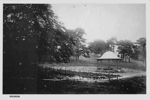 Cyfarthfa_CyfarthfaPark_Bandstand_OriginalPosition.jpg (238745 bytes)