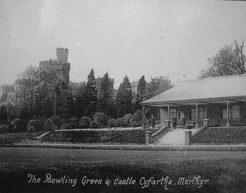 Cyfarthfa_CyfarthfaPark_BowlingGreen&Castle.jpg (284959 bytes)