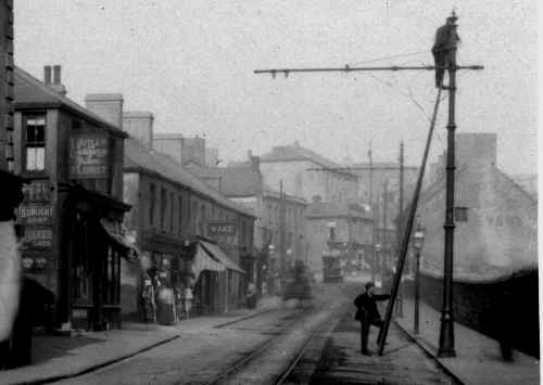 Dowlais_56HighStreet_VictoriaInn_1904-5_Close-up_Harris.JPG (129535 bytes)