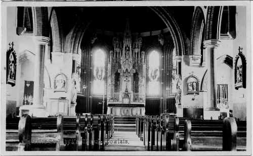 Dowlais_StIlltydsChurch_Interior.JPG (128187 bytes)