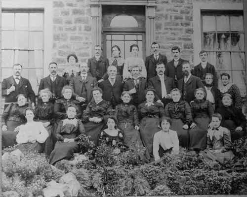 HillHouse_WillaimsFamily_2_C1898.JPG (206730 bytes)