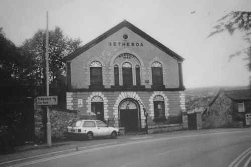 MerthyrTydfil_BethesdaStreet_BethesdaChapel_1980s.JPG (139568 bytes)