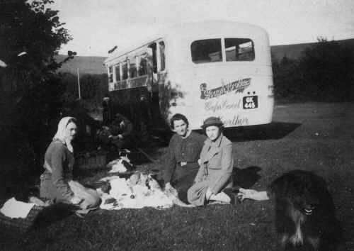 MerthyrTydfil_Buses_GoughBros_Beacons_1930s.JPG (158665 bytes)