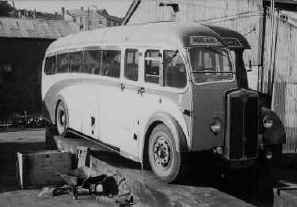 MerthyrTydfil_Buses_HOL250_MorlaisServices_Maudsley_Depot.JPG (191194 bytes)