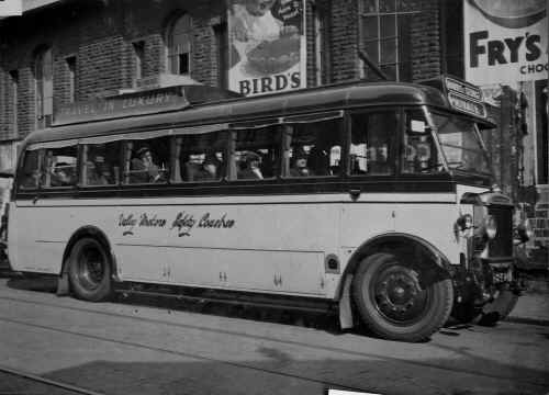 MerthyrTydfil_Buses_Harris&George_ValleyMotorsSafetyCoaches_GrahamStreet.JPG (150671 bytes)