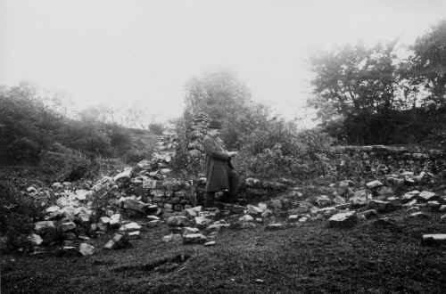 MerthyrTydfil_Cwm-Y-GloChapelRuins_Harris&Sons_LeoDaviesCollection.JPG (137145 bytes)