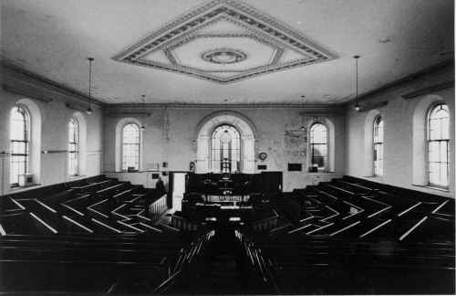 MerthyrTydfil_Georgetown_BethalChapel_Interior_1972.JPG (145740 bytes)