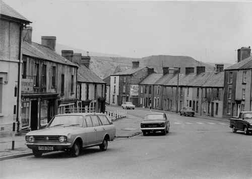 MerthyrTydfil_Georgetown_BethesdaStreet_1960's_2.JPG (183279 bytes)