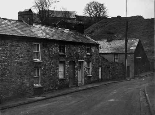 MerthyrTydfil_Georgetown_NantygwenithLane_RogerLewis.JPG (177059 bytes)