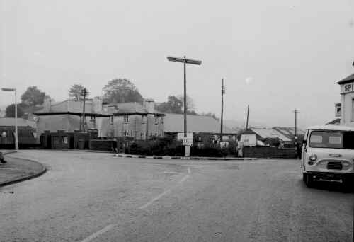 MerthyrTydfil_Georgetown_Roundabout_2_1960s.JPG (102436 bytes)