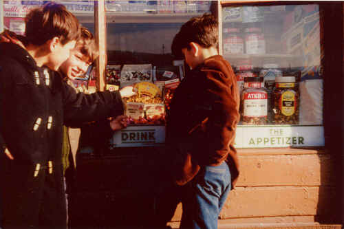 MerthyrTydfil_Georgetown_Shop_1960s.JPG (128892 bytes)