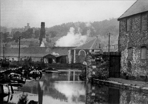 MerthyrTydfil_GlamorganshireCanal_ChapelRow.JPG (193959 bytes)