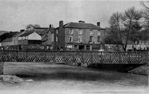 MerthyrTydfil_IronBridge_Old and New Iron Bridges.JPG (99571 bytes)