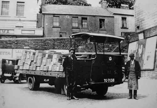 MerthyrTydfil_StatioN_DeliveryLorry.JPG (116648 bytes)