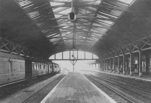 MerthyrTydfil_Station_BrunelsInterior.JPG (129736 bytes)