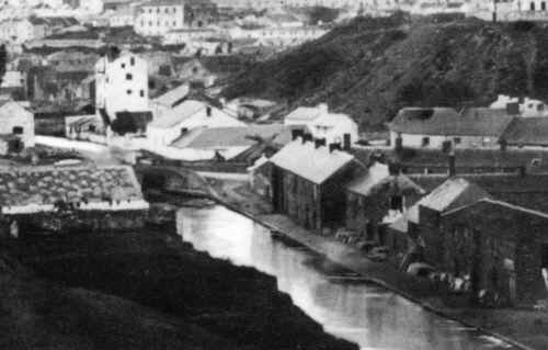 MerthyrTydfil_Town_Canalside_TheGlamorganCanal_CloseUp.jpg (193756 bytes)