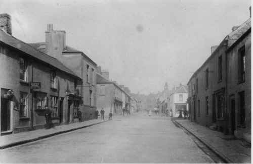 MerthyrTydfil_Town_CastleSt_GlebelandSt_1900ish.JPG (137339 bytes)