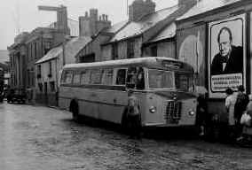 MerthyrTydfil_Town_CastleStreet_RIDaviesBus.JPG (228749 bytes)