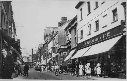 MerthyrTydfil_Town_LowerHighStreet_1955_FrancisFrith.JPG (141197 bytes)