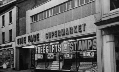 MerthyrTydfil_Town_LowerHighStreet_FineFareSupermarket_1960s.JPG (120286 bytes)