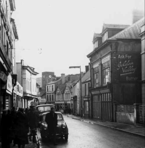 MerthyrTydfil_Town_LowerHighStreet_Jan1967.JPG (155836 bytes)