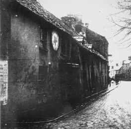 MerthyrTydfil_Town_LowerHighStreet_TheStarInn.JPG (245706 bytes)