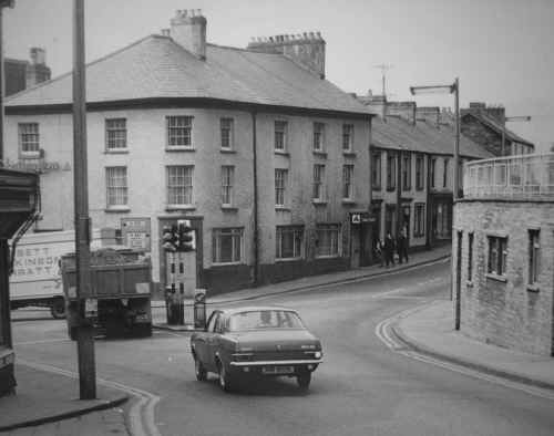 MerthyrTydfil_Town_PontmorlaisCircus_InThe1970s.JPG (84461 bytes)