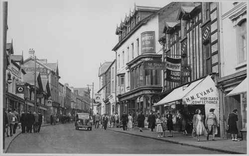 MerthyrTydfil_Town_UpperHighStreet_1955_FrancisFrith.JPG (111729 bytes)