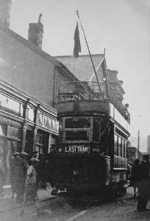 MerthyrTydfil_Tramcars_LastTramGrahamStreetTerminus_1939.JPG (178744 bytes)