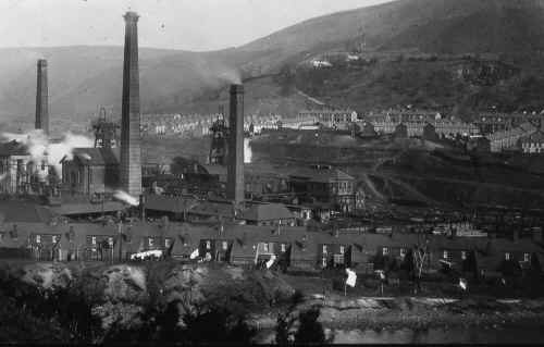 MerthyrVale_Colliery_NixonsNavigation_24-5-1913.JPG (108434 bytes)