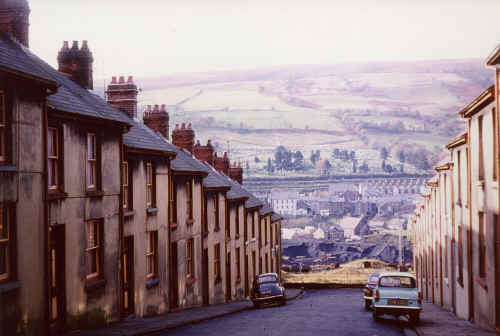 MerthyrVale_MountPleasant_TreharneOrGlyndwrStreet_1960s.JPG (165322 bytes)