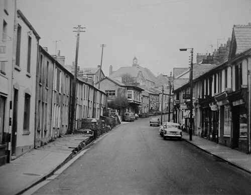 PenydarrenHighStreet1971.JPG (117925 bytes)