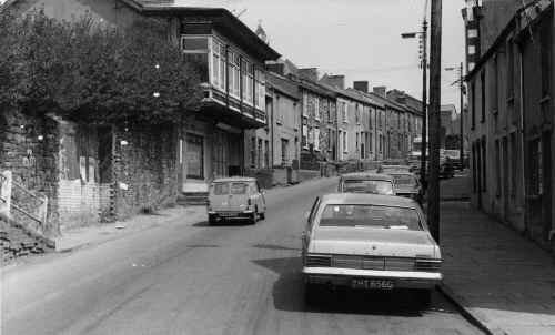 Penydarren_HighStreet_May-1973_2.JPG (153093 bytes)