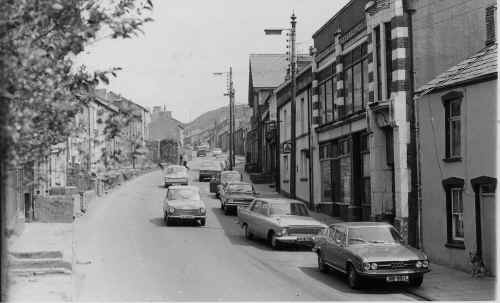 Penydarren_HighStreet_May1973.JPG (175752 bytes)