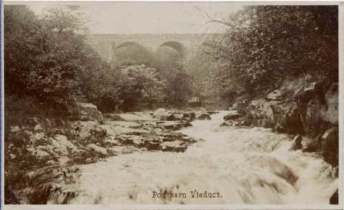 Pontsarn_Viaduct_3_LeoDaviesCollection.JPG (122429 bytes)