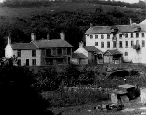 PontyCapelBridge1930s.jpg (119578 bytes)