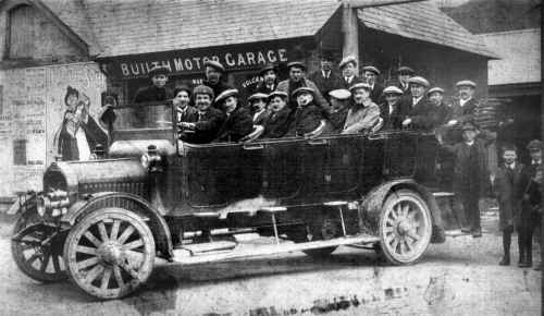 SnowsmotorServices_BuilthWells_1914_AngelaHowes.JPG (137694 bytes)