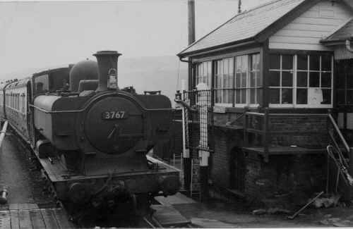 TorpantauStation_11-18AM_Newport-Brecon_8-4-58_MrMiddleton_ByRTCoope.JPG (165579 bytes)