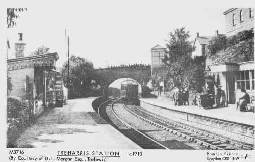 TreharrisStation.JPG (129971 bytes)