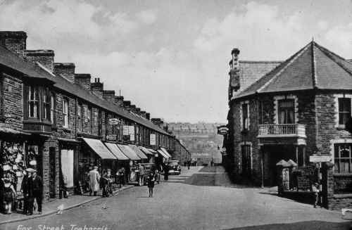 Treharris_FoxStreet.JPG (211070 bytes)