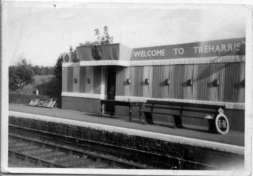 Treharris_Station_RoyalVisit_25-7-1958_LeoDaviesCollection.JPG (94295 bytes)