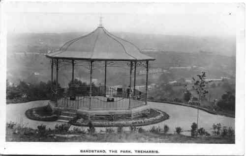 Treharris_TheBandstand_MrsThomas_Repaired.JPG (101451 bytes)