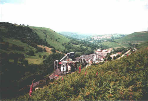 Trelewis_TaffMerthyrColliery_UnderDemolition_June1994_PeterMilsom.JPG (128070 bytes)